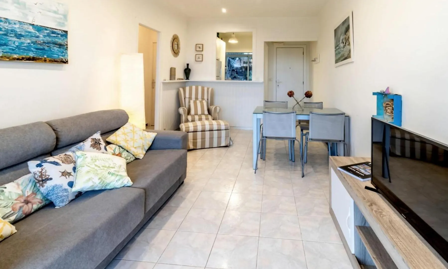 Les Tonyines 67 Apartamento Con Vistas Y Terraza Llanca 0*,  Spain